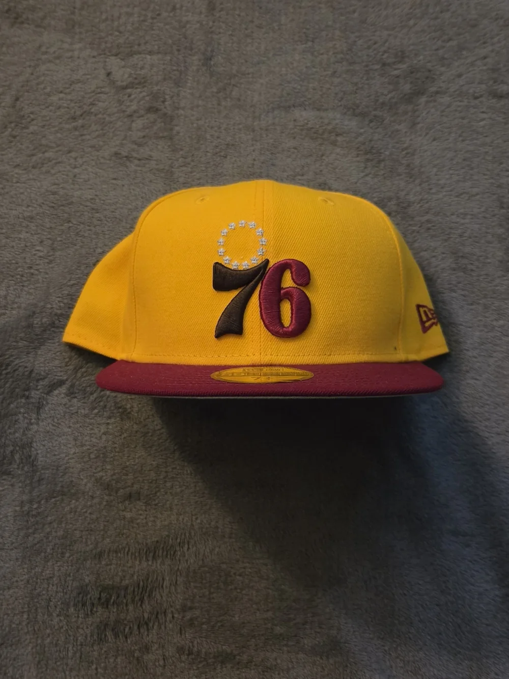 New Era 59Fifty Philadelphia 76ers Gold Burgundy Throwback Fitted Cap Size 7 3/4 - Picture 3 of 5